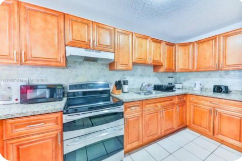 House in Fort Lauderdale, Florida 3 bedrooms, 214.42 sq.m. № 1961157 - photo 4