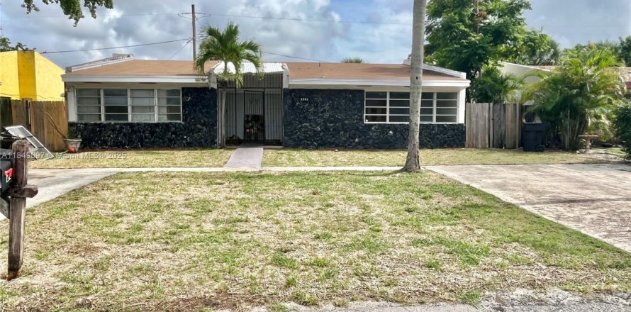 House in Fort Lauderdale, Florida 3 bedrooms, 214.42 sq.m. № 1961157