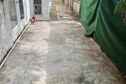 House in Fort Lauderdale, Florida 3 bedrooms, 214.42 sq.m. № 1961157 - photo 11