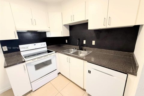 Apartment in Dania Beach, Florida 1 bedroom, 102.19 sq.m. № 2035170 - photo 4