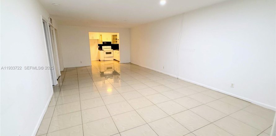 Apartment in Dania Beach, Florida 1 bedroom, 102.19 sq.m. № 2035170