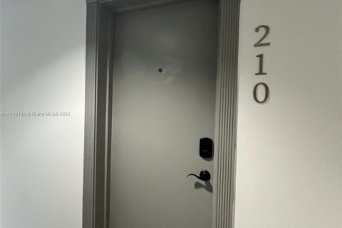 Купить кондоминиум в Майами-Бич, Флорида 1 спальня, 38.09м2, № 1984842 - фото 8