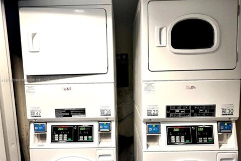 Купить кондоминиум в Майами-Бич, Флорида 1 спальня, 38.09м2, № 1984842 - фото 24