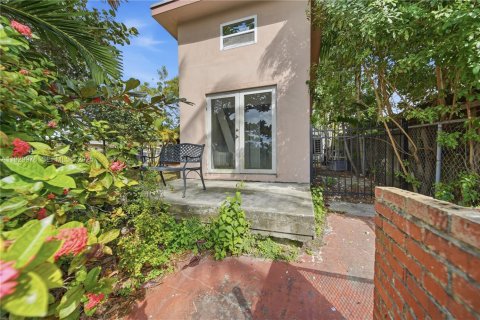 House in Miami, Florida 3 bedrooms, 170.75 sq.m. № 1989676 - photo 15