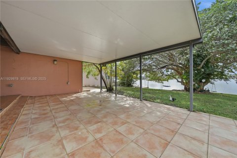 House in Miami, Florida 3 bedrooms, 170.75 sq.m. № 1989676 - photo 26