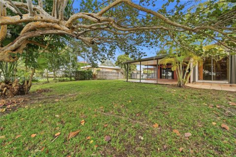 House in Miami, Florida 3 bedrooms, 170.75 sq.m. № 1989676 - photo 28