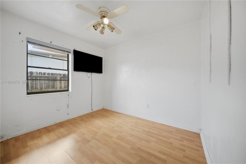 House in Miami, Florida 3 bedrooms, 170.75 sq.m. № 1989676 - photo 12