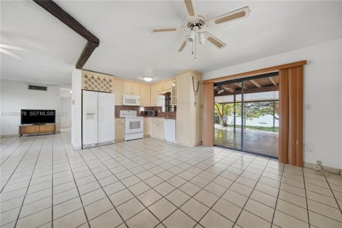 House in Miami, Florida 3 bedrooms, 170.75 sq.m. № 1989676 - photo 5