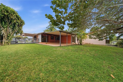 House in Miami, Florida 3 bedrooms, 170.75 sq.m. № 1989676 - photo 22