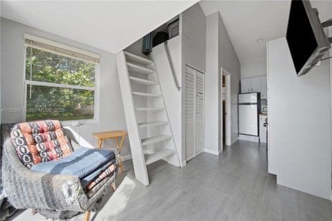 House in Miami, Florida 3 bedrooms, 170.75 sq.m. № 1989676 - photo 18