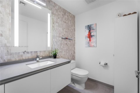 Купить кондоминиум в Майами, Флорида 3 спальни, 152.45м2, № 1776084 - фото 15