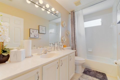 House in West Palm Beach, Florida 11 rooms, 250.46 sq.m. № 2086832 - photo 23