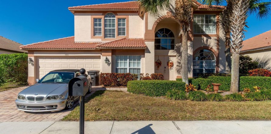 House in West Palm Beach, Florida 11 rooms, 250.46 sq.m. № 2086832