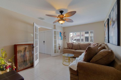 House in West Palm Beach, Florida 11 rooms, 250.46 sq.m. № 2086832 - photo 9