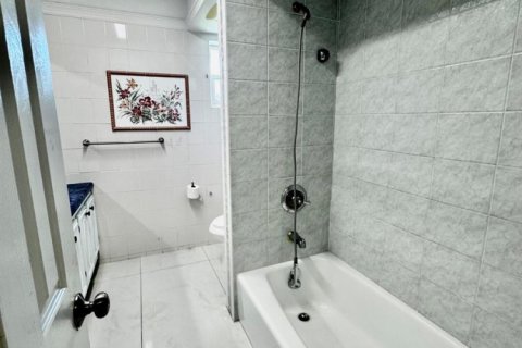 Casa en venta en Margate, Florida, 5 dormitorios, 223.43 m2 № 2088234 - foto 27