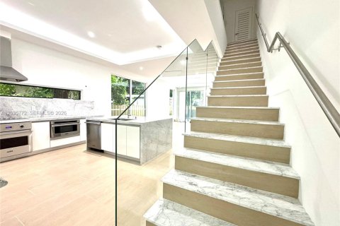 Купить таунхаус в Майами, Флорида 3 спальни, 230.77м2, № 2145779 - фото 6