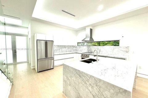 Купить таунхаус в Майами, Флорида 3 спальни, 230.77м2, № 2145779 - фото 2