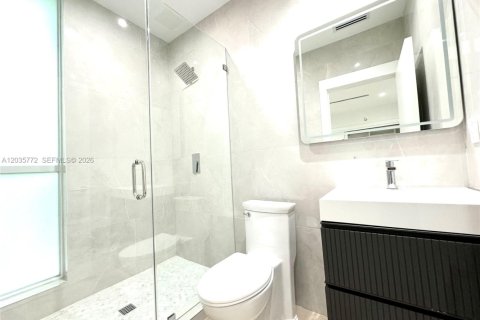 Купить таунхаус в Майами, Флорида 3 спальни, 230.77м2, № 2145779 - фото 12