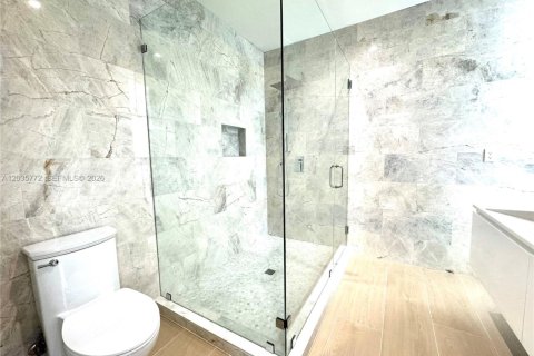 Купить таунхаус в Майами, Флорида 3 спальни, 230.77м2, № 2145779 - фото 20