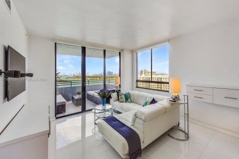 Снять в аренду кондоминиум в Майами-Бич, Флорида 2 спальни, 117.24м2, № 2067554 - фото 3