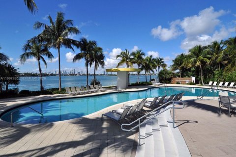 Снять в аренду кондоминиум в Майами-Бич, Флорида 2 спальни, 117.24м2, № 2067554 - фото 18
