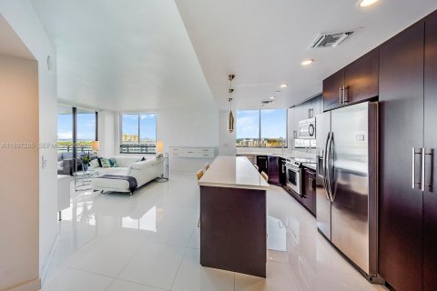 Снять в аренду кондоминиум в Майами-Бич, Флорида 2 спальни, 117.24м2, № 2067554 - фото 2