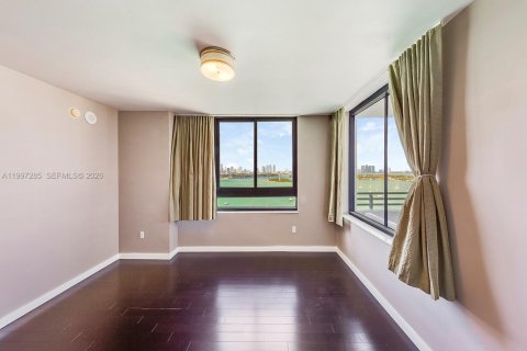 Снять в аренду кондоминиум в Майами-Бич, Флорида 2 спальни, 117.24м2, № 2067554 - фото 12