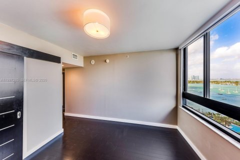 Снять в аренду кондоминиум в Майами-Бич, Флорида 2 спальни, 117.24м2, № 2067554 - фото 8