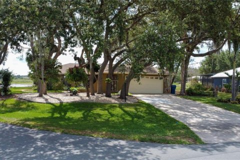 House in Spring Hill, Florida 3 bedrooms, 158.12 sq.m. № 2138754