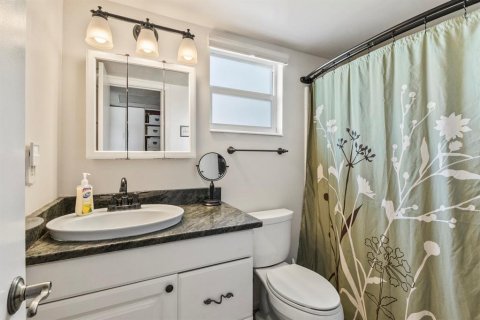 Condo in Bradenton, Florida, 2 bedrooms  № 1675504 - photo 24