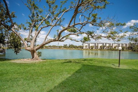 Condo in Bradenton, Florida, 2 bedrooms  № 1675504 - photo 25