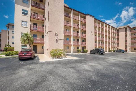 Condo in Bradenton, Florida, 2 bedrooms  № 1675504 - photo 1
