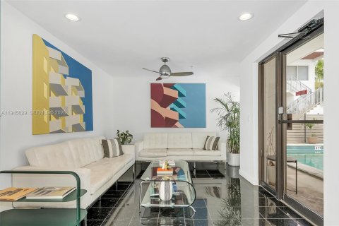 Copropriété à vendre à Miami Beach, Floride: 2 chambres, 92.16 m2 № 2002136 - photo 24