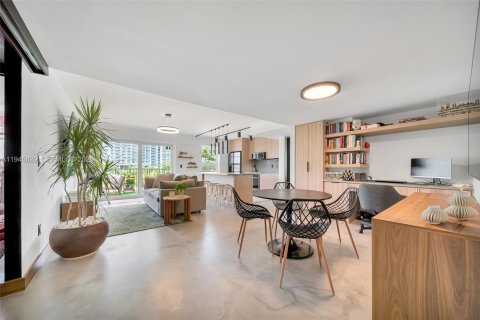 Condo à Miami Beach, Floride, 2 chambres  № 2002136