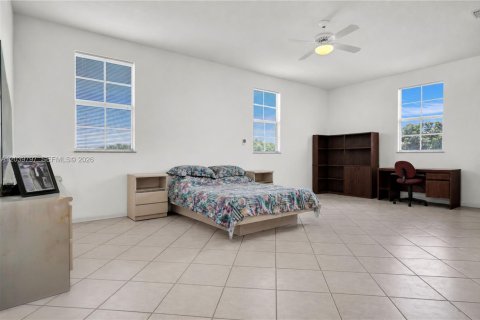 House in Homestead, Florida 5 bedrooms, 444.35 sq.m. № 2184804 - photo 20