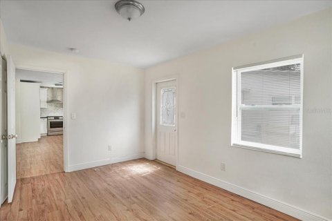 House in Tampa, Florida 4 bedrooms, 144.93 sq.m. № 1574445 - photo 14