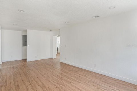 House in Tampa, Florida 4 bedrooms, 144.93 sq.m. № 1574445 - photo 9