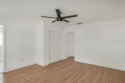 House in Tampa, Florida 4 bedrooms, 144.93 sq.m. № 1574445 - photo 28