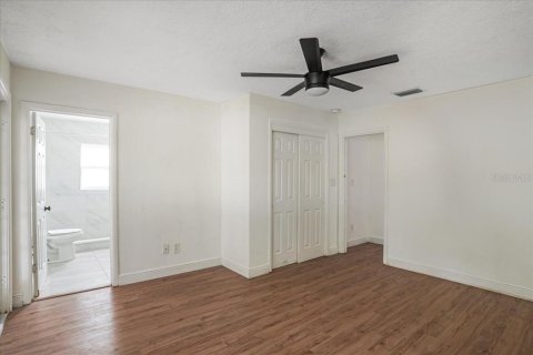 House in Tampa, Florida 4 bedrooms, 144.93 sq.m. № 1574445 - photo 29