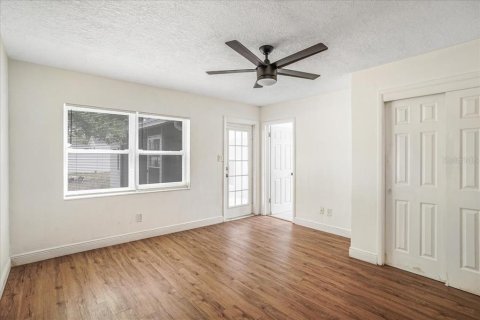 House in Tampa, Florida 4 bedrooms, 144.93 sq.m. № 1574445 - photo 27