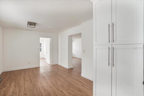 House in Tampa, Florida 4 bedrooms, 144.93 sq.m. № 1574445 - photo 19