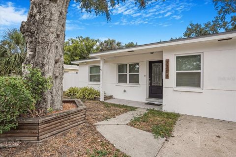 House in Tampa, Florida 4 bedrooms, 144.93 sq.m. № 1574445 - photo 6