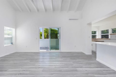 Villa ou maison à vendre à Saint Petersburg, Floride: 2 chambres, 129.13 m2 № 2405712 - photo 4
