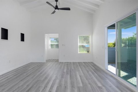 Villa ou maison à vendre à Saint Petersburg, Floride: 2 chambres, 129.13 m2 № 2405712 - photo 5