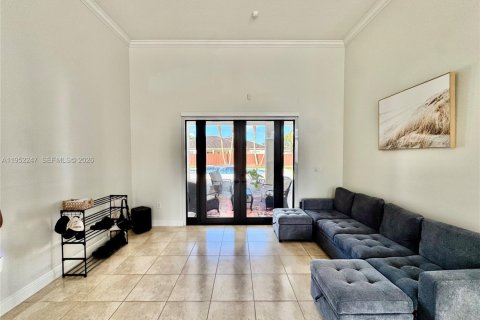 Снять в аренду виллу или дом в Хомстед, Флорида 5 спален, 267.93м2, № 2006607 - фото 10