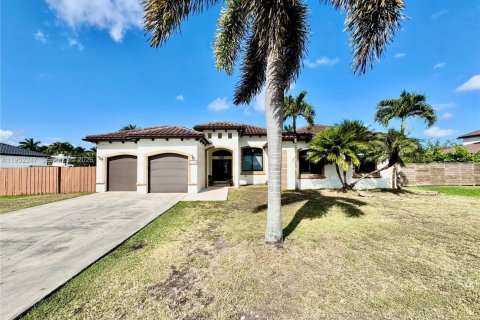 Снять в аренду виллу или дом в Хомстед, Флорида 5 спален, 267.93м2, № 2006607 - фото 2