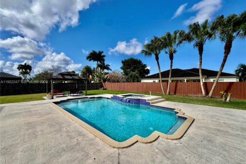 Снять в аренду виллу или дом в Хомстед, Флорида 5 спален, 267.93м2, № 2006607 - фото 17