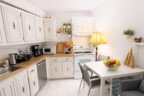 Купить кондоминиум в Халландейл-Бич, Флорида 2 спальни, 104.98м2, № 2006638 - фото 10