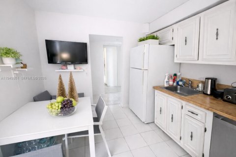 Купить кондоминиум в Халландейл-Бич, Флорида 2 спальни, 104.98м2, № 2006638 - фото 12