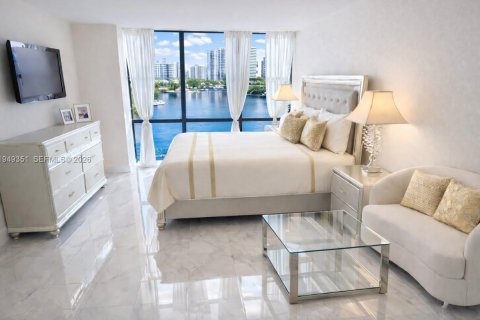 Купить кондоминиум в Халландейл-Бич, Флорида 2 спальни, 104.98м2, № 2006638 - фото 8